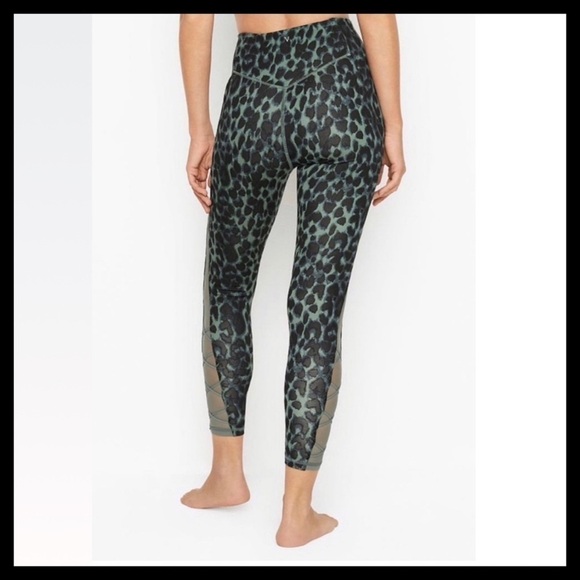 Victoria’s Secret Incredible Essential Leggings Jade Leopard - Picture 3 of 6
